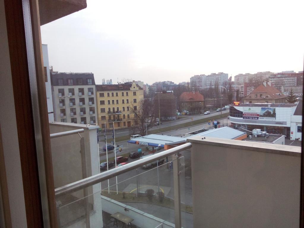 City Studio Wrocław Rom bilde